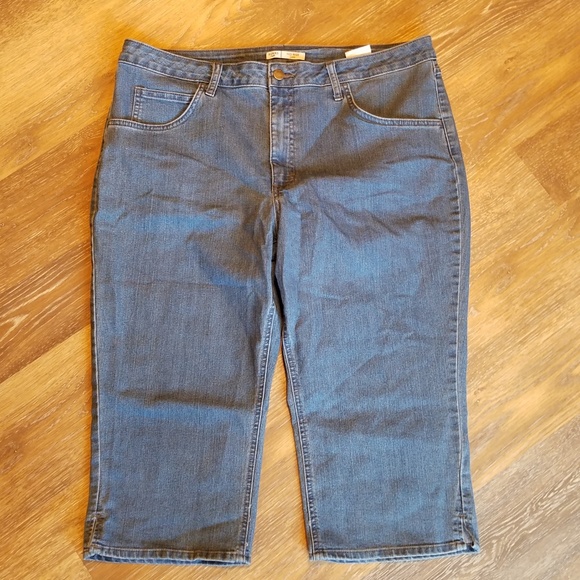 riders by lee mid rise capri